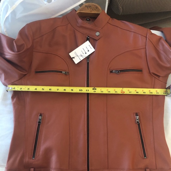 Brand new leather jacket. Color Cognac or Hickory . 100% real Lambskin leather - Picture 13 of 14